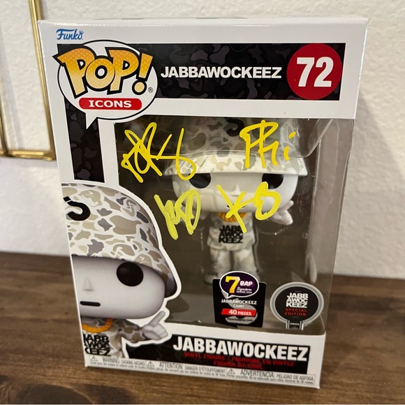 Funko! JABBAWOCKEEZ #72 7BAP LE40 Exclusive 3 STACKS WHITE CAMO Autographed JSA - Picture 2 of 8